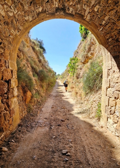 Groepswandelreis Andalusië Rando Reizen. Tunnel bij Bedar