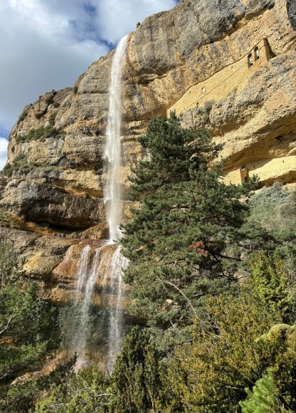 Waterval en Ermita Santa Orosia Groepswandelreis Pyreneeën