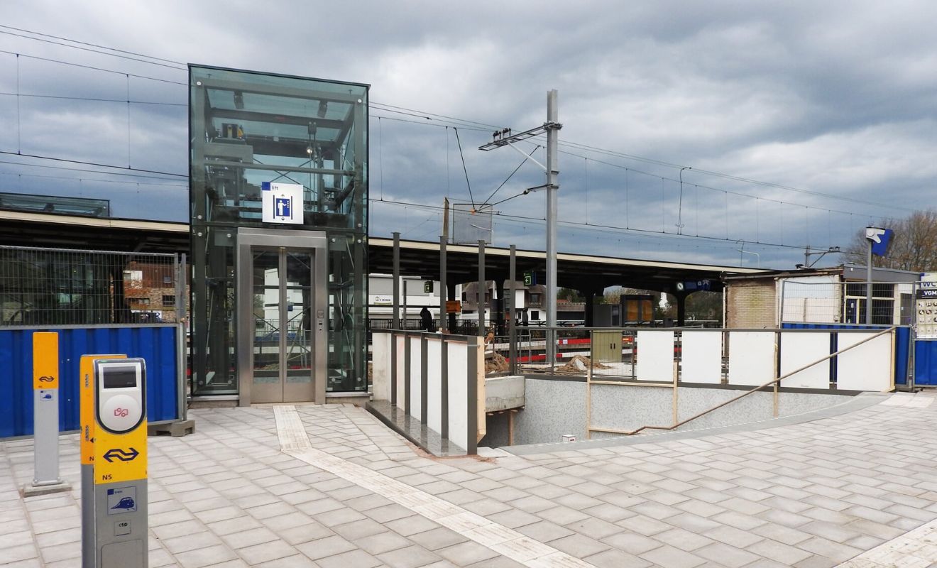 Hoofdingang Station Castricum